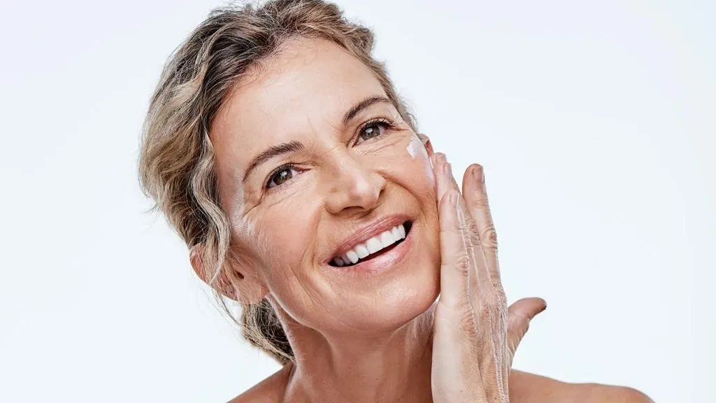 Anti-aging skincare routine featuring moisturizer, serum, and sunscreen.